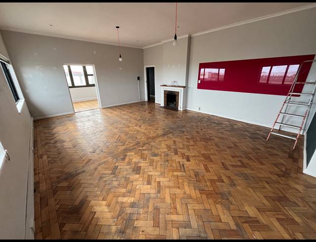 176M² OFFICE TO LET IN PAARDEN EILAND